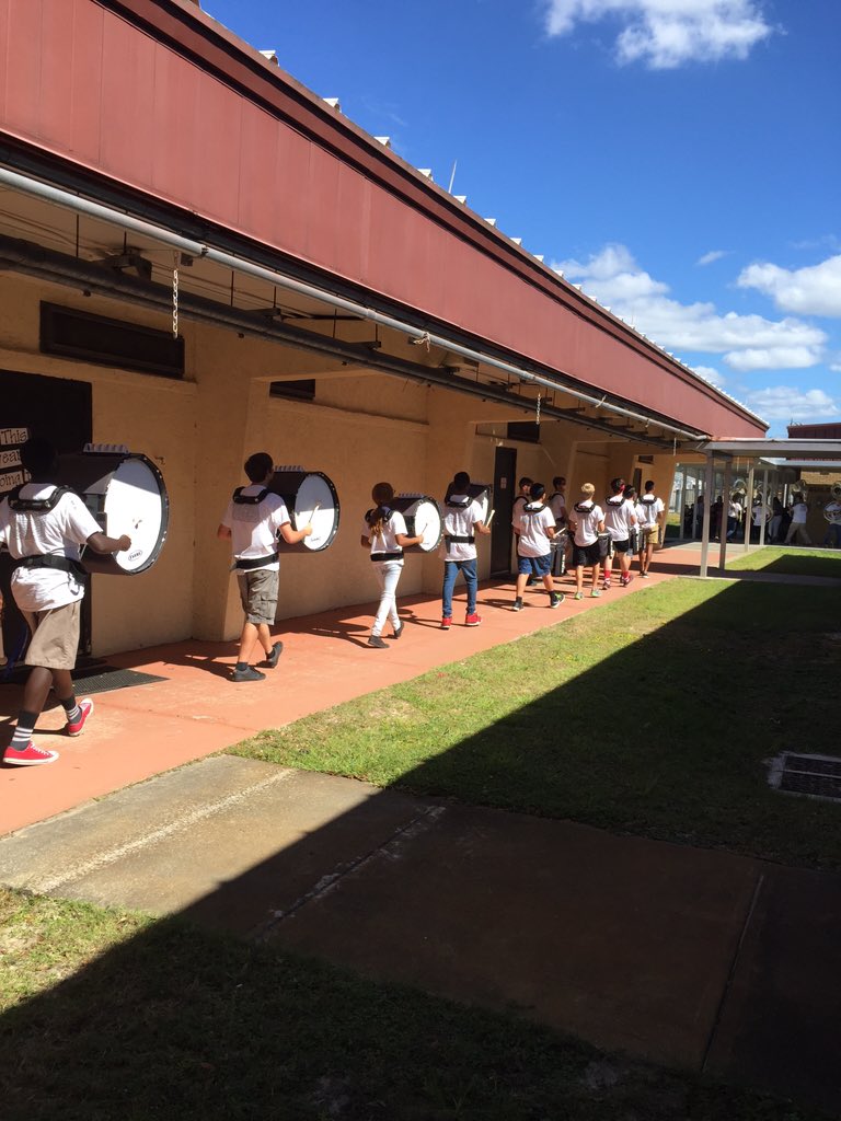 1orca1's tweet photo. Bay High Million Dollar Band is on the march at The Oak #orcasrock https://t.co/JvcSWAbzCk