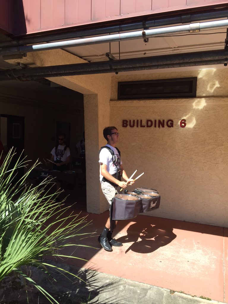 1orca1's tweet photo. Bay High Million Dollar Band is on the march at The Oak #orcasrock https://t.co/JvcSWAbzCk