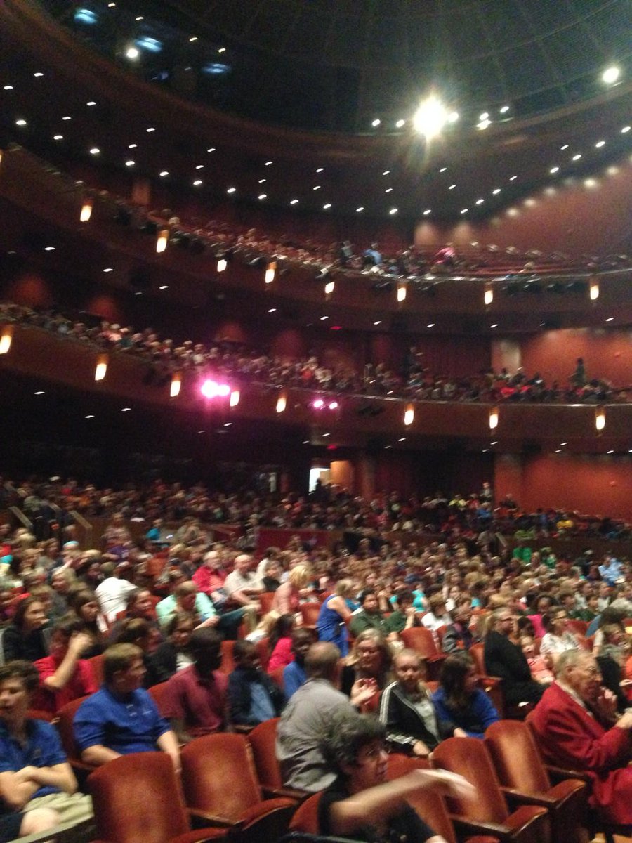 VarietySTL's tweet image. Opening show sold out!#marypoppins