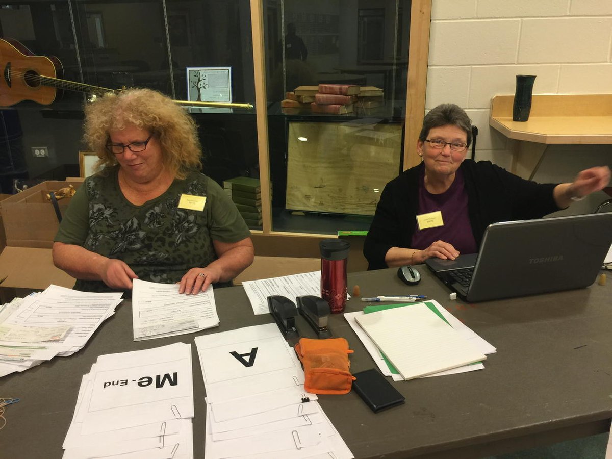 AnoMagnifico's tweet photo. Registration @MateSage #mate2015 ...organized well... as usual... Thanks Linda and Pam... https://t.co/AEseTYKYPR