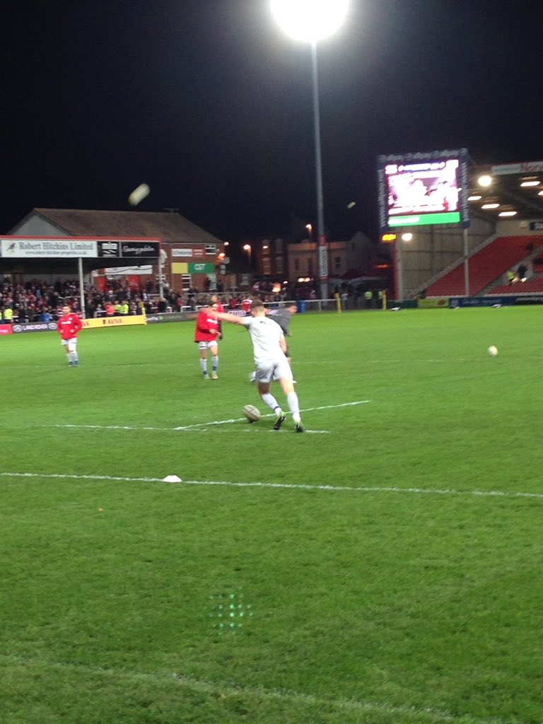 MarcHughes8's tweet photo. @owen_faz warming up #saracens https://t.co/a7ED3Xt2Hg