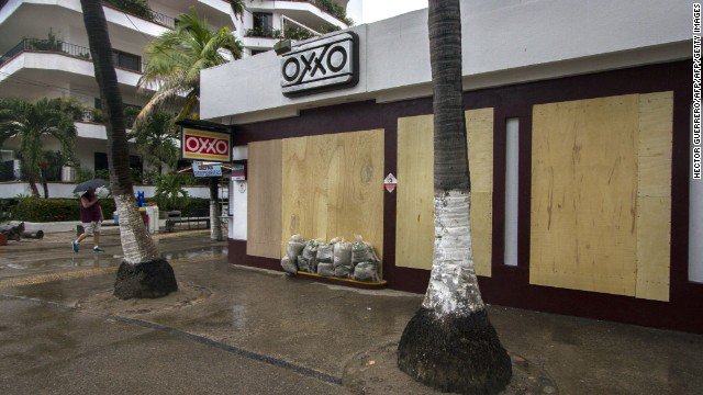 cnnbrk's tweet photo. Travelers scramble as Hurricane Patricia hurtles toward Mexico. https://t.co/lwloRlziWd https://t.co/EAiqAMhM4g