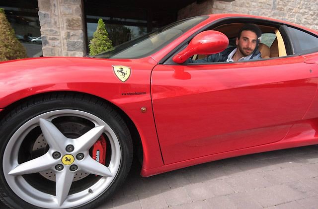 notmyrideguy's tweet photo. On my way to Trader Joe's... #traderjoes #musclemilk #instacars #drive #Ferrari #ferrarifriday #cars #TGIF https://t.co/zSCEIs1G3F
