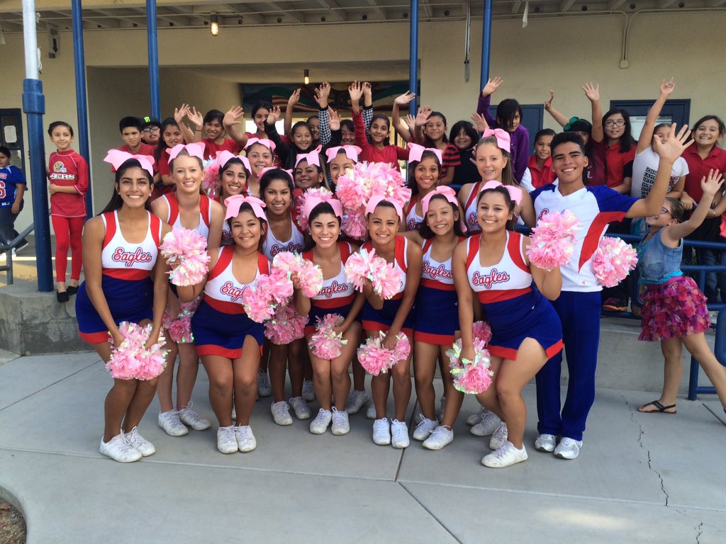 FhsEagleCheer's tweet photo. Who are, who are, who are we?We are drug free!🎉💙❤️ @FirebaughHS Cheer atMills RedRibbonRally! #eaglepride  #Hawks https://t.co/KKpGyh2R92