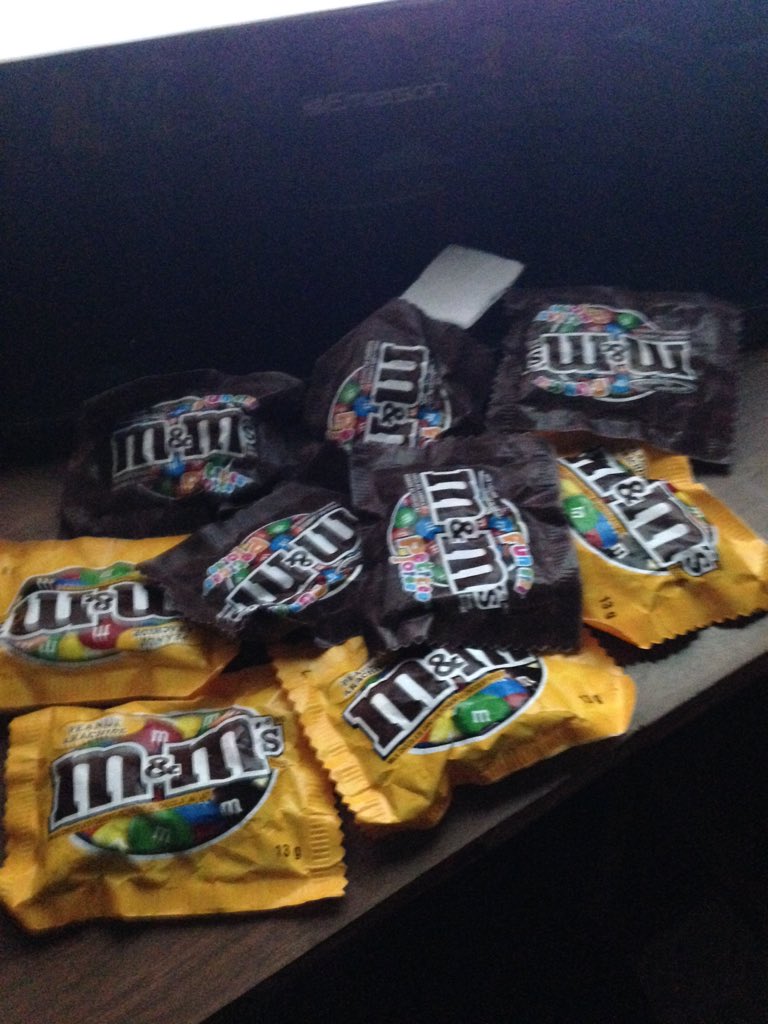 Rexy Knifes tweet media