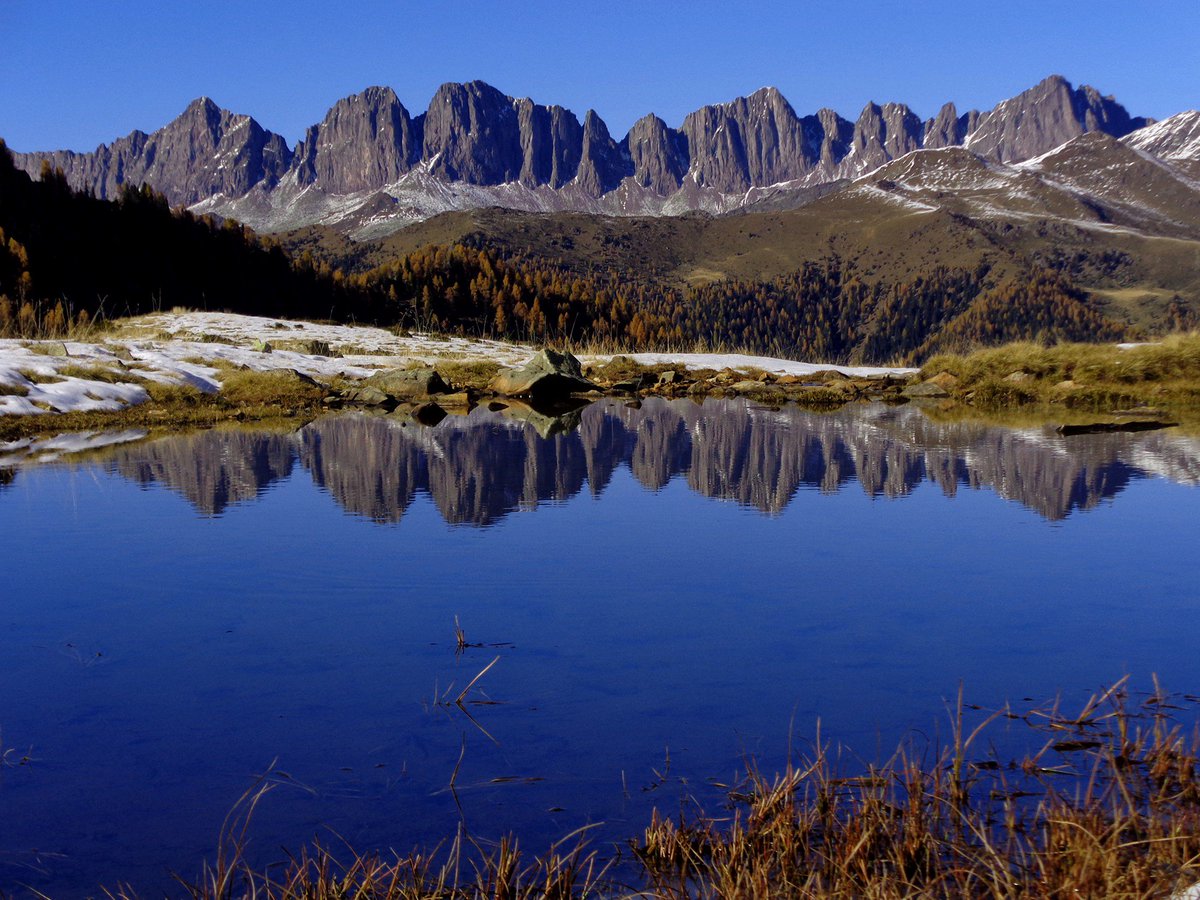 vvanoi's tweet photo. Lagorai allo specchio, oggi #lagodivalsorda #cherazzadigiornata #vivereilvanoi https://t.co/zNdlcQCcLE
