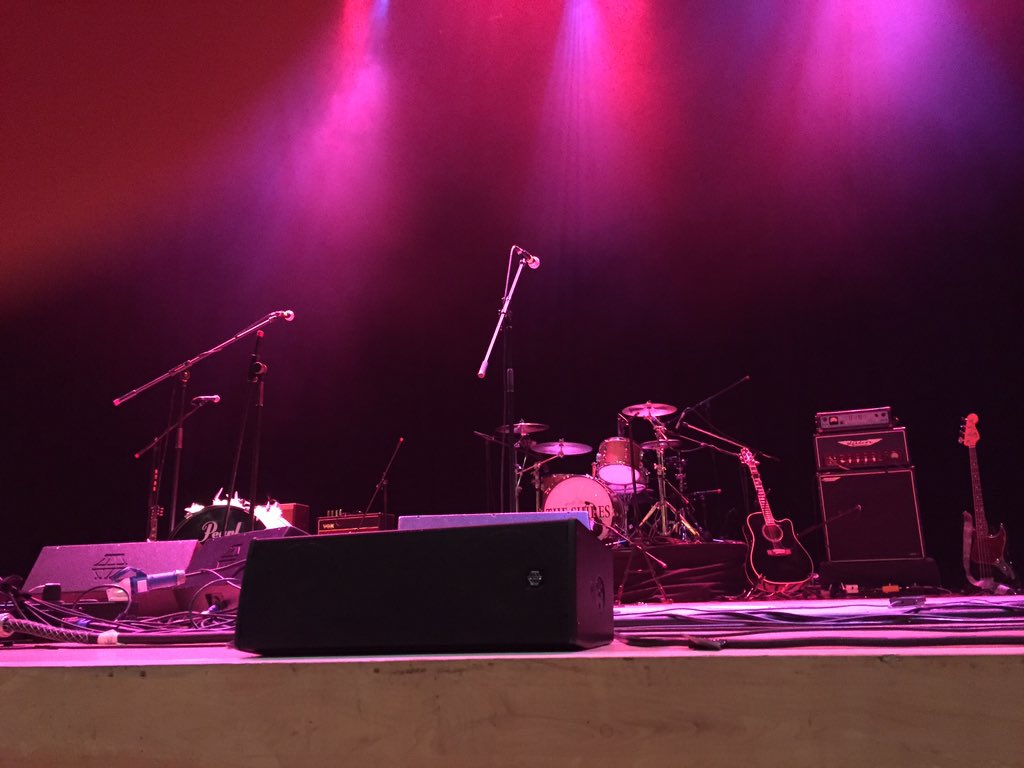 Muffy_Cardle's tweet photo. Forgot I'd booked front row #CrickInTheNeck Told OH no looking up Crissie's dress. Lol @theshiresuk 😉 #Basingstoke https://t.co/yxdKy6PlPi