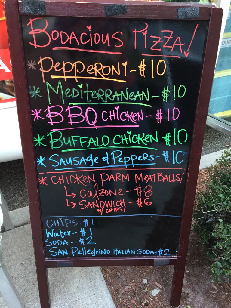 bodacious_pizza's tweet photo. Were out at @YoungVetsBrew now until 8:00 PM. Come on by and grab some dinner. https://t.co/jiQOzoQ43a