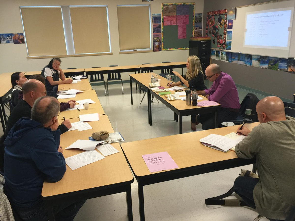 AnoMagnifico's tweet photo. Fascinating #negativecapability session wits #amHanson #morgangregory... smart, intellectual @MateSage #mate2015 https://t.co/KNF5tQgczG