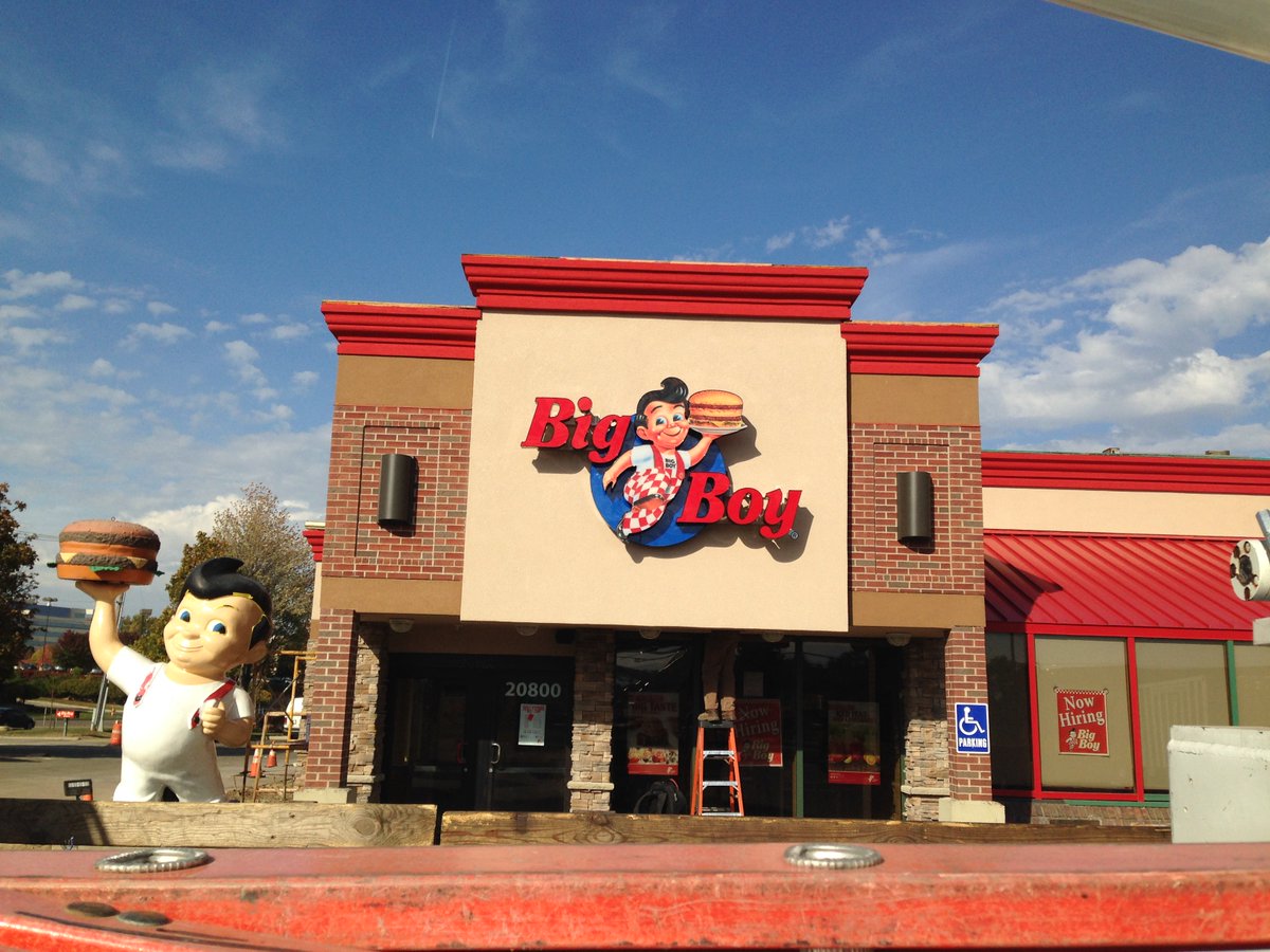 Identicomsigns's tweet photo. Big Boy installation - DONE. Novi, MI #bigboy #identicomsigns #installation #FridayFeeling https://t.co/c6jPdU7wkq