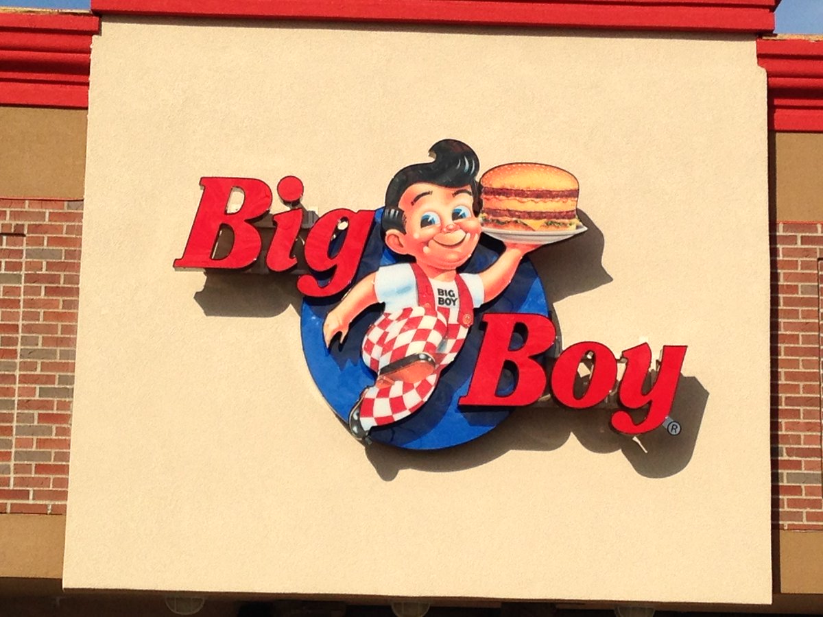 Identicomsigns's tweet photo. Big Boy installation - DONE. Novi, MI #bigboy #identicomsigns #installation #FridayFeeling https://t.co/c6jPdU7wkq