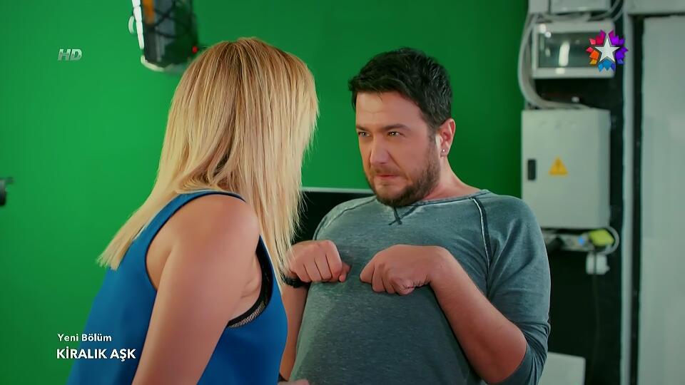 TvDunyasii's tweet photo. Koray'ın Yasemin'e bakışları efsane.😂😂#KiralıkAşk #banaiyigeliyorsun https://t.co/oW9NstFNd3