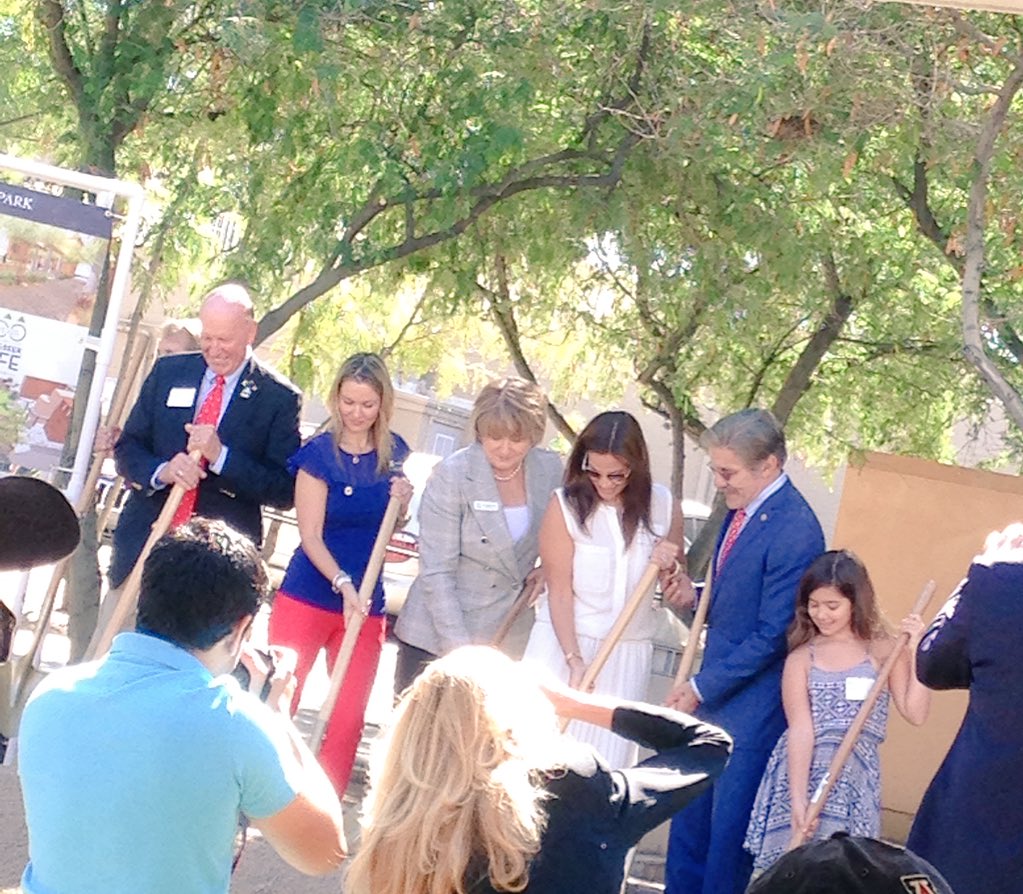 wildcatgammas's tweet photo. Our current VP had the honor of attending the Geraldo Rivera Greek Heritage Park Groundbreaking #UAGreek100 https://t.co/1K1hvyNwVl