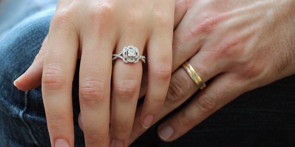 Helzberg's tweet photo. Truly romantic moments happen in the everyday. #TRULYZacPosen https://t.co/3VmtOdbBZL