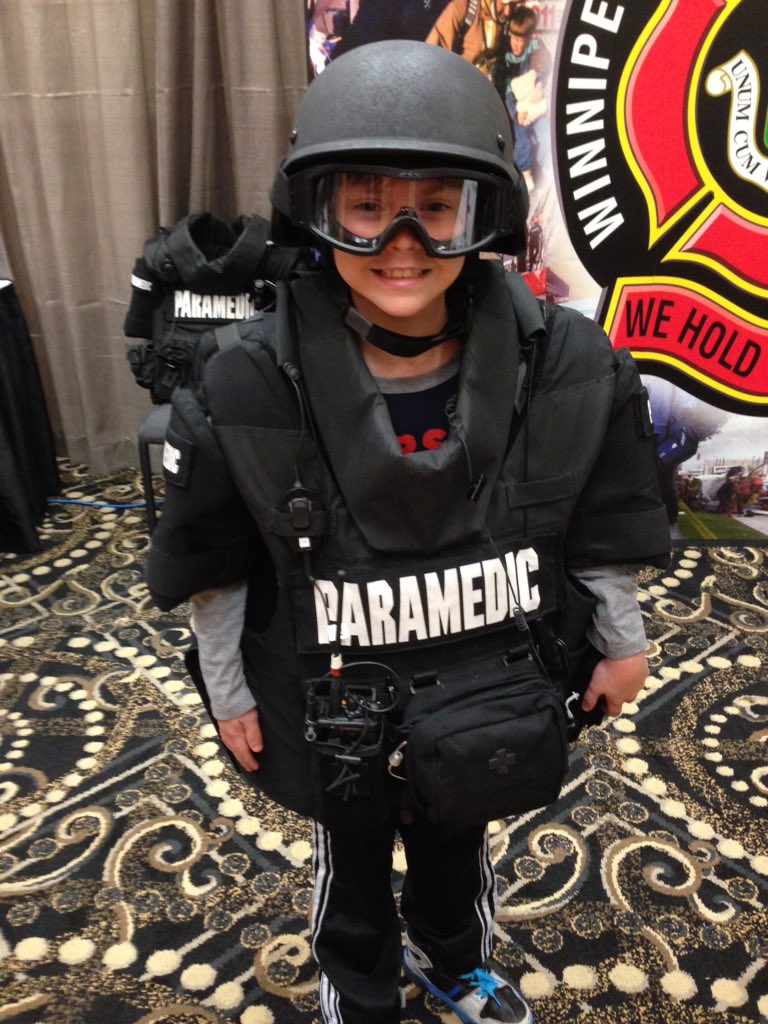 MB_InterAct's tweet image. Future #TacticalMedics trying out the equipment at #InterAct2015
