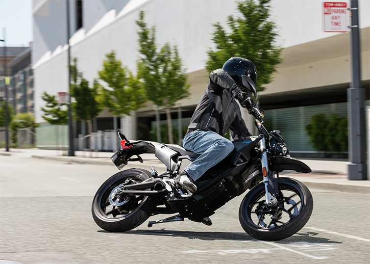 Clutchandchrome's tweet photo. Zero Motorcycle's FXS - Is this electric beast for you? https://t.co/ljzmvJmZHI @ZeroMC #electricvehicles https://t.co/AVOUBt5Krz