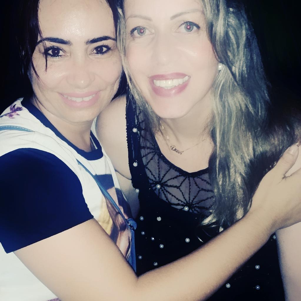 xanda0306's tweet photo. @AdrianaArydes Noite maravilhosa!!com essa pessoa doce, carinhosa e iluminada!💖 https://t.co/MrrnI58vRR