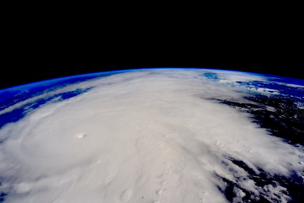 weathernetwork's tweet photo. Astronaut @StationCDRKelly sent this photo of #HurricanePatricia from #ISS #Mexico. #YearInSpace https://t.co/9vTU67us7E