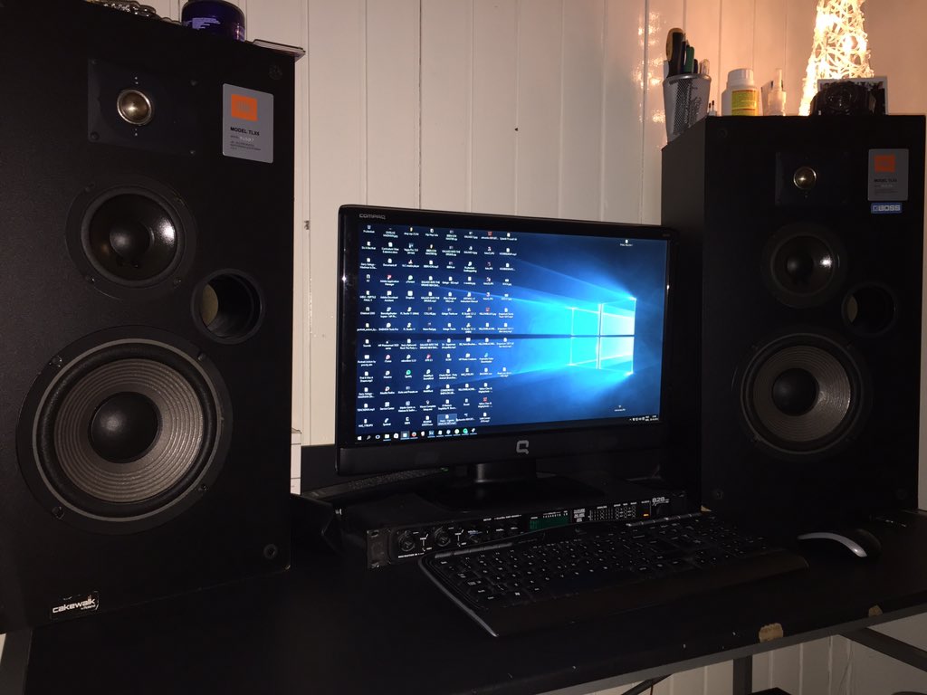 GerryGalago's tweet photo. My setup. #byoswin https://t.co/fcRQpPo2HL