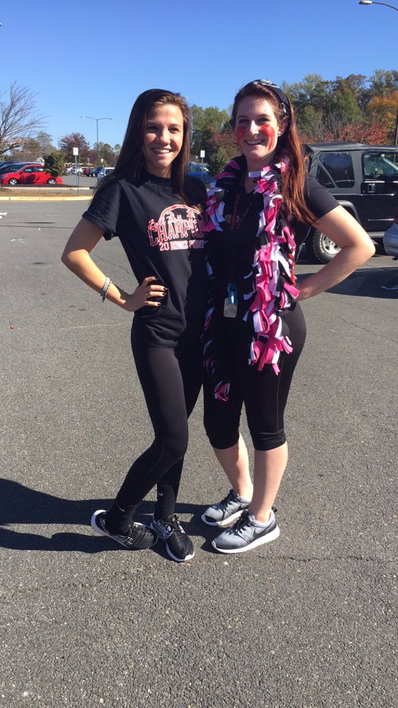 julie3tt's tweet photo. Won the spirit stick!!!!⚫️🔴 #itsL17 #BPSpiritWeek https://t.co/Yeftz8Y55s