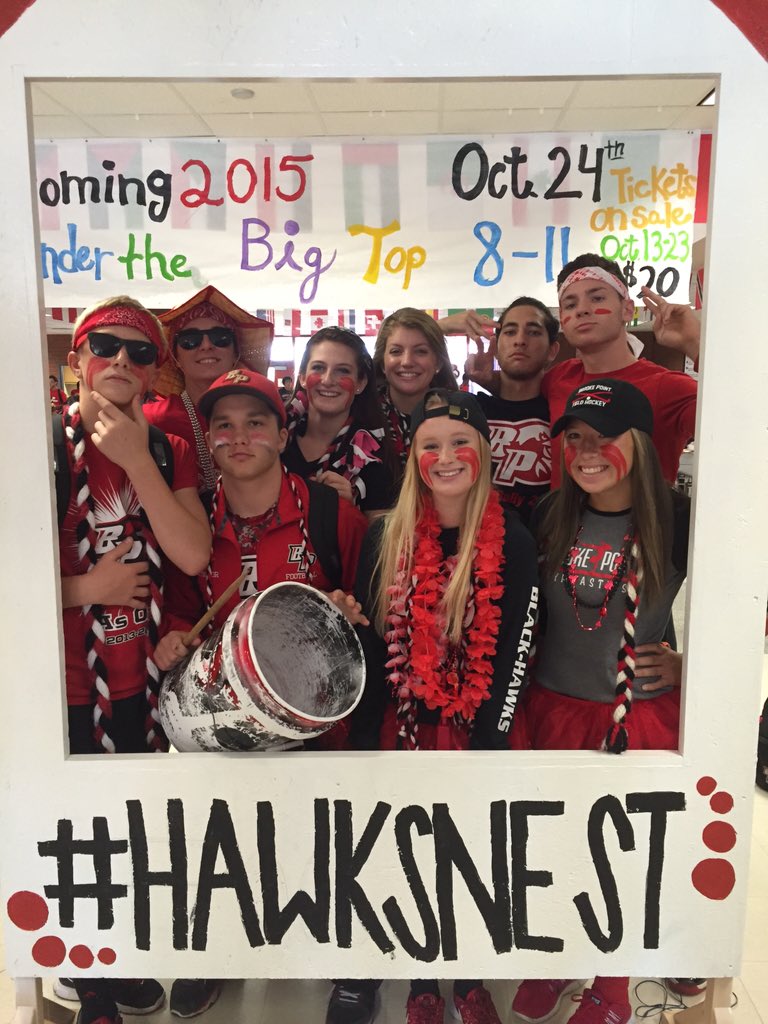 julie3tt's tweet photo. Won the spirit stick!!!!⚫️🔴 #itsL17 #BPSpiritWeek https://t.co/Yeftz8Y55s