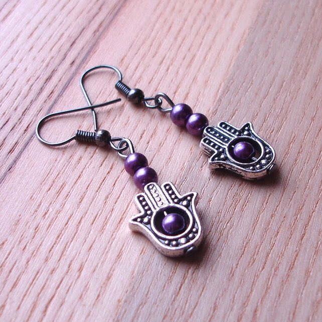 sweetpyroangel's tweet photo. Lovely hands of hamsa https://t.co/DQnKGEo8kv #craftbuzz #craftpromo #UKLateHour #eshopsuk #britcraft #fashion #ssps https://t.co/GH2lrVcGHu
