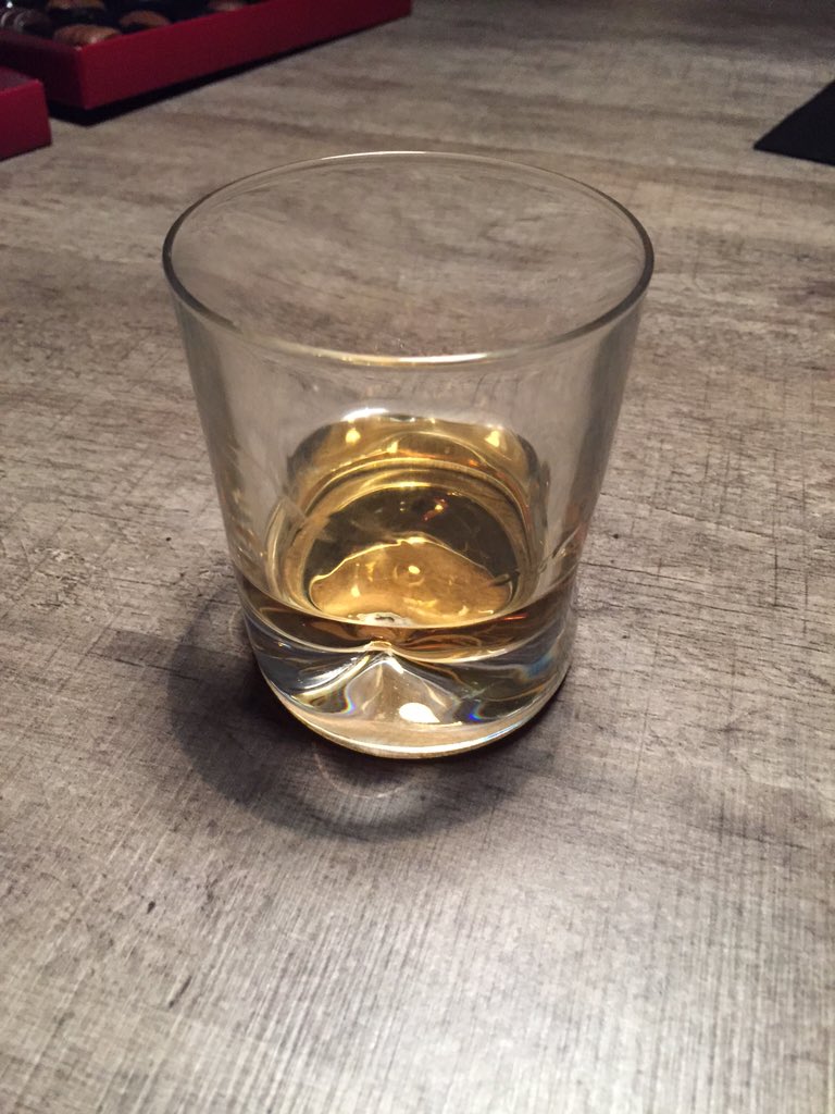 Masti21's tweet photo. En oo vielä eläessäni juonut vain yhtä Redbreastia https://t.co/KUN8e35kTy