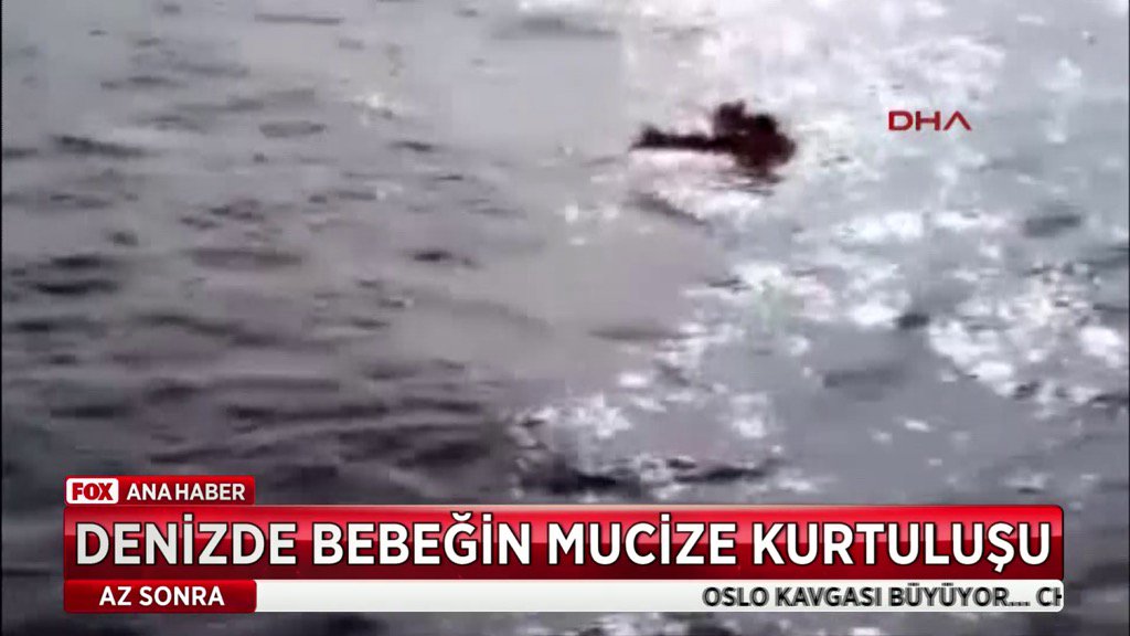 nowhaber's tweet photo. Mülteci bebeğin denizde can yeleği içindeki mucize kurtuluşu. https://t.co/JnbB66y3OF https://t.co/FKF6Pve89e