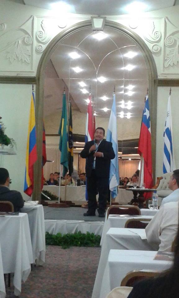 pradomaru's tweet photo. Espíritu brasileño en #Alarp2015 con @MarciaCarvalhal y @mchamusca en el cierre con Guantanamera. @Alarp2015 https://t.co/PYDpBfR21U