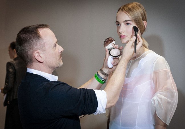 getthelookarg's tweet photo. Peter Philipps, el maquillador de @Dior apostó a los pasteles #summmer2016 #trends #gethtelook https://t.co/aBNYbxmg3r