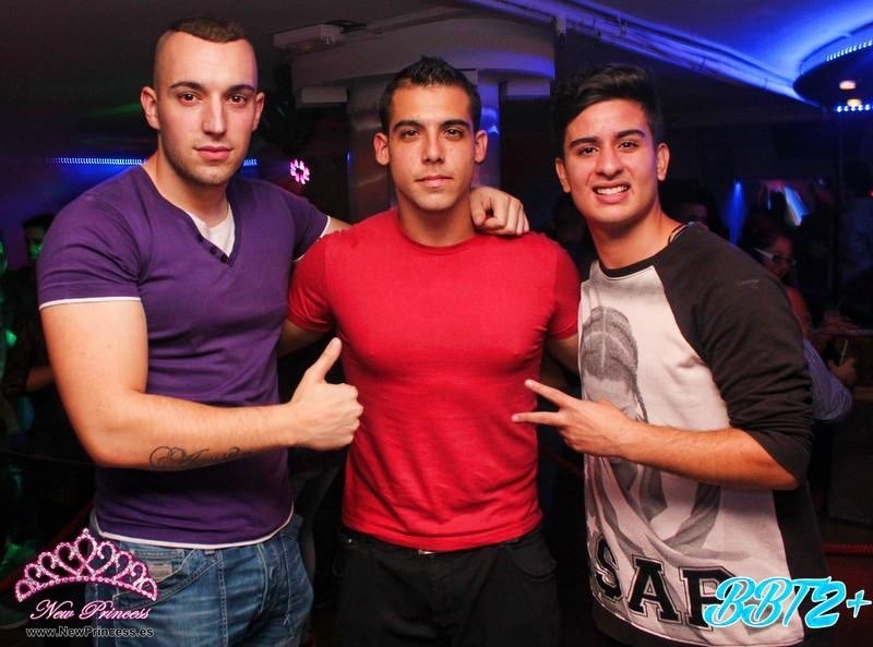 AlexUkoDj's tweet image. Vamos familia que hoy reventamos! @VsalaTrioDeAses @juanmita19932 @MendezAyman 
#HoySeBebe #LaLiamos