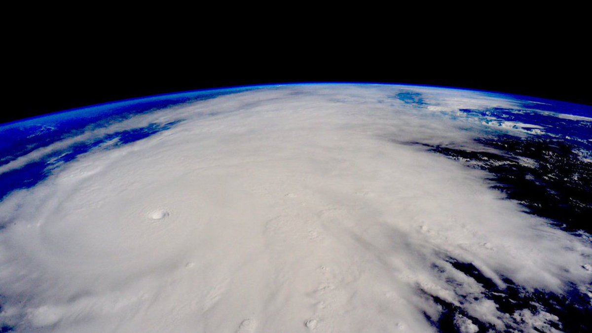 CNNEE's tweet photo. [FOTOS] Así se ve el huracán #Patricia desde el espacio
https://t.co/AzrJOZtiCW https://t.co/WbIHaVdZfF