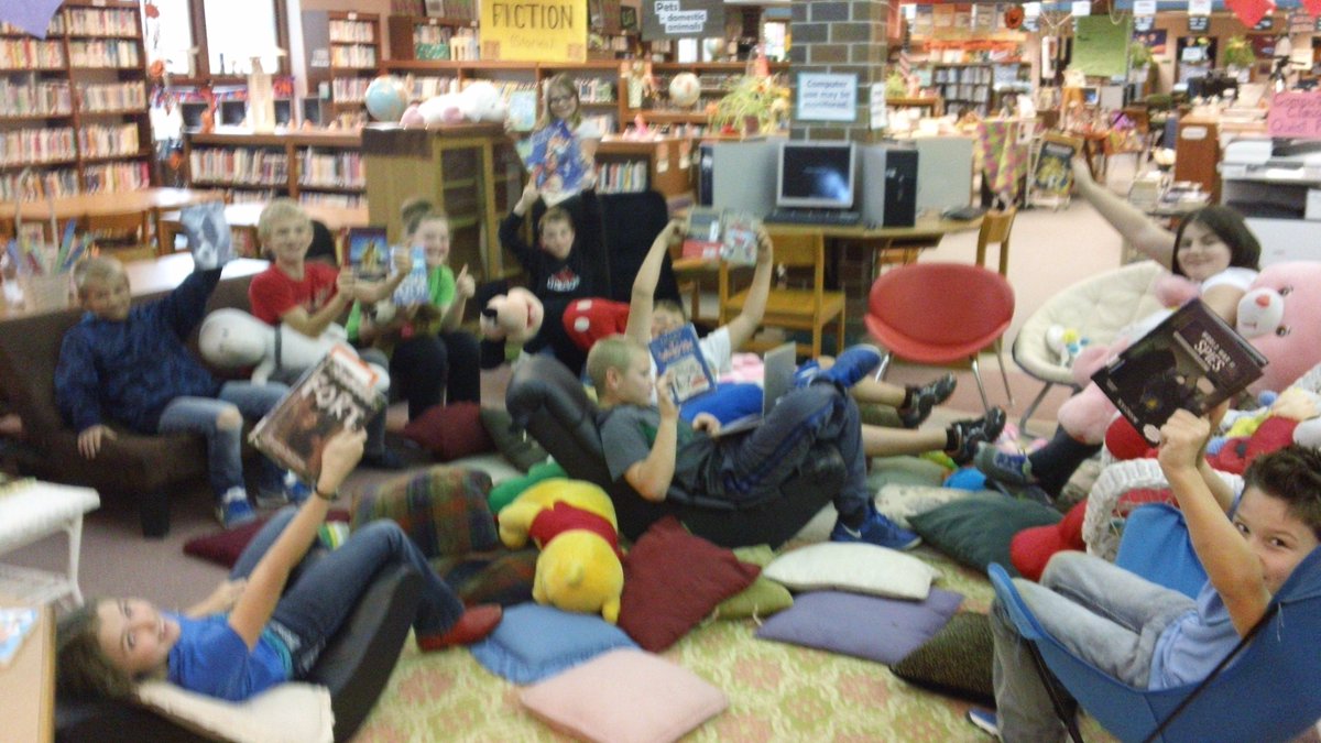 fcbookgal's tweet photo. Free Read Friday!!!  Fall Creek School Library!!! #gocrickets https://t.co/PPVPBzJor8