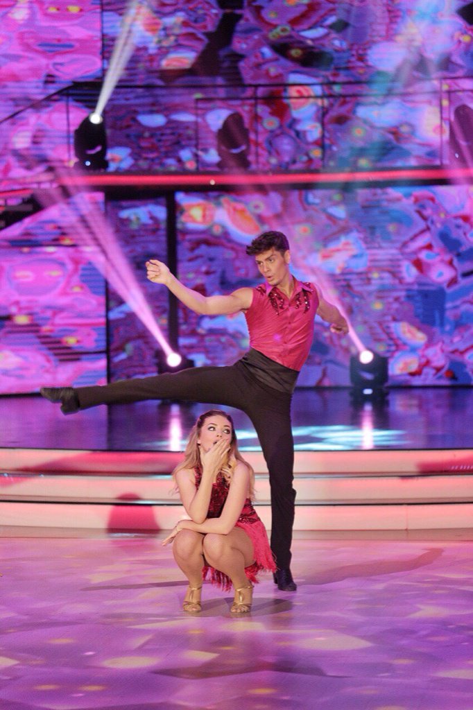 BeatrixRamosaj's tweet photo. Beatrix & Kris ne nje #ChaChaCha 💖 #SecondPerformance #DancingWithTheStars 💕 https://t.co/Iyf7eHv7Od