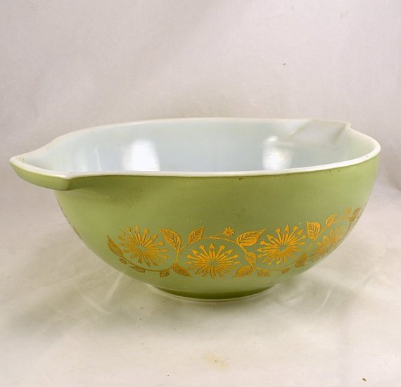 Chic_Mouse's tweet photo. https://t.co/jmsI5Hbdfu #alexpals #pyrex #bowl #greenpyrex #vsteam https://t.co/sITtwL7aFp