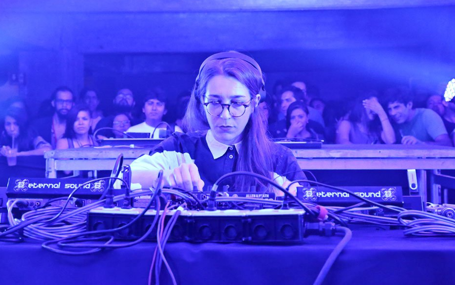 RevistaMarvin's tweet photo. Así se puso Play 2 en @MUTEK_MX con @Lena_Willikens, @dimekcsiente, Superstudio y más ⚡️~ https://t.co/hvYxFlUw2f https://t.co/z0fTTne91R