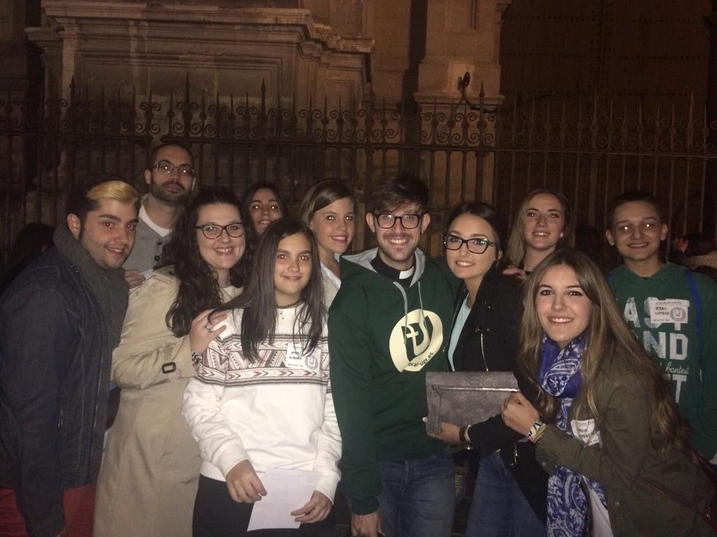Apunto de comenzar la Noche en Marcha con @PadreDamianVoz y <a href="/PerdonAurora/">Hermandad de la Aurora</a>