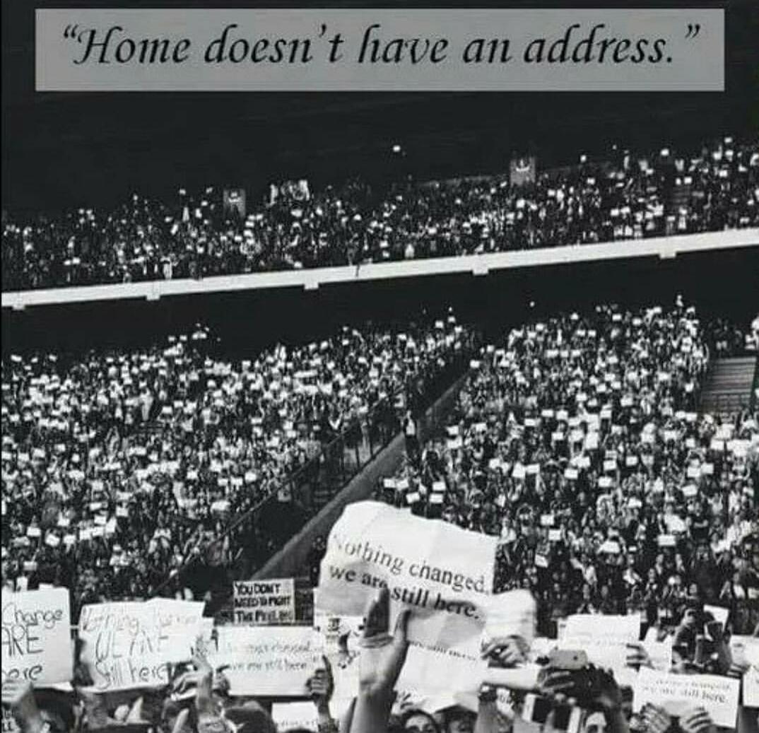 Ania_96's tweet photo. The One Direction fan actions during the concerts will forever be the best ones in the history 
#EMABiggestFans1D https://t.co/4G6tIO8NbR