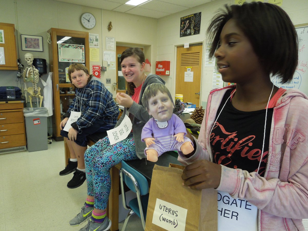 rhsciyoung's tweet image. Cloning a 7th grader always entertains &amp;amp; (hopefully) educates! #sciencemodels @BurgerMidSchool @aluehmann