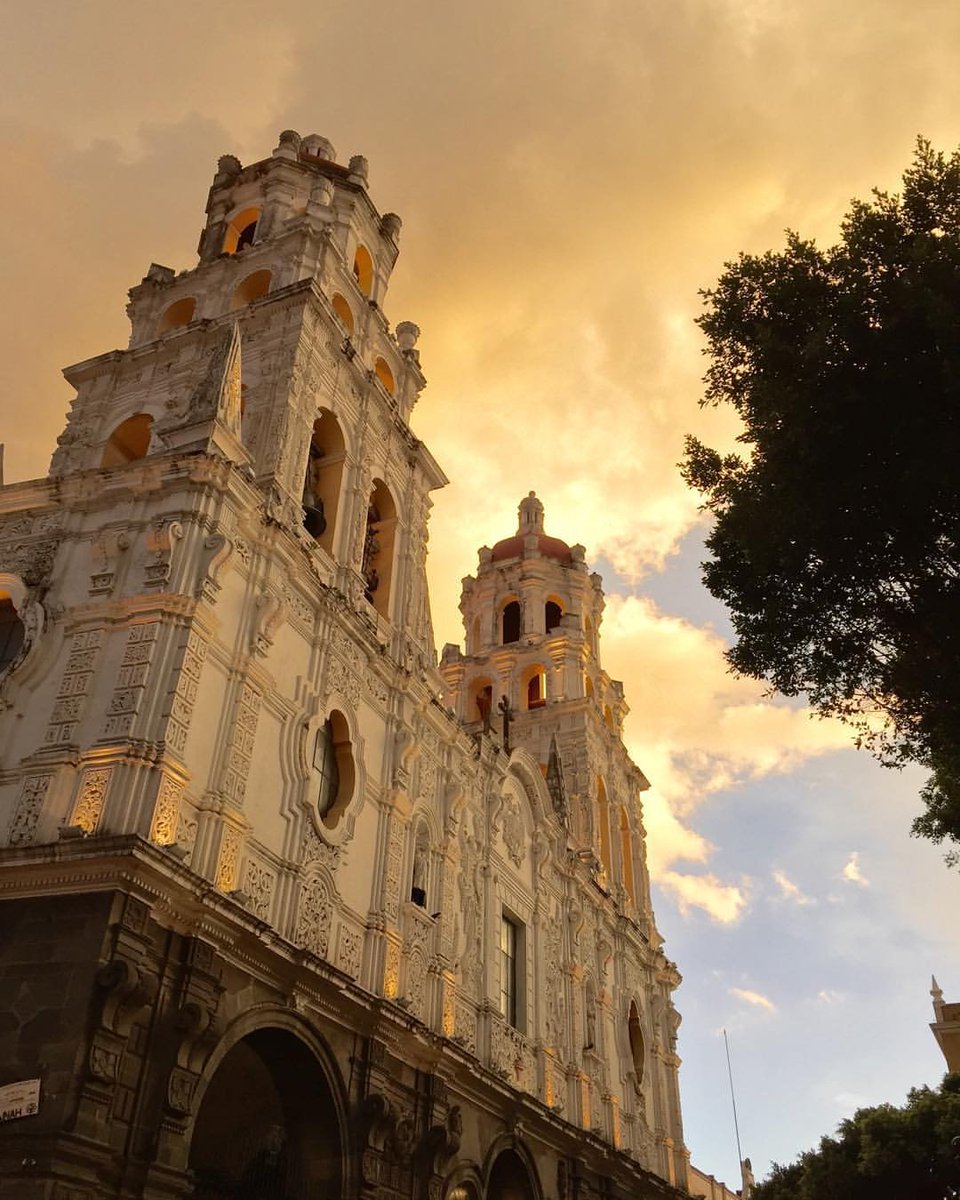 ¿No te gustaría disfrutar de un atardecer de ensueño como este? Te esperamos en #Puebla.