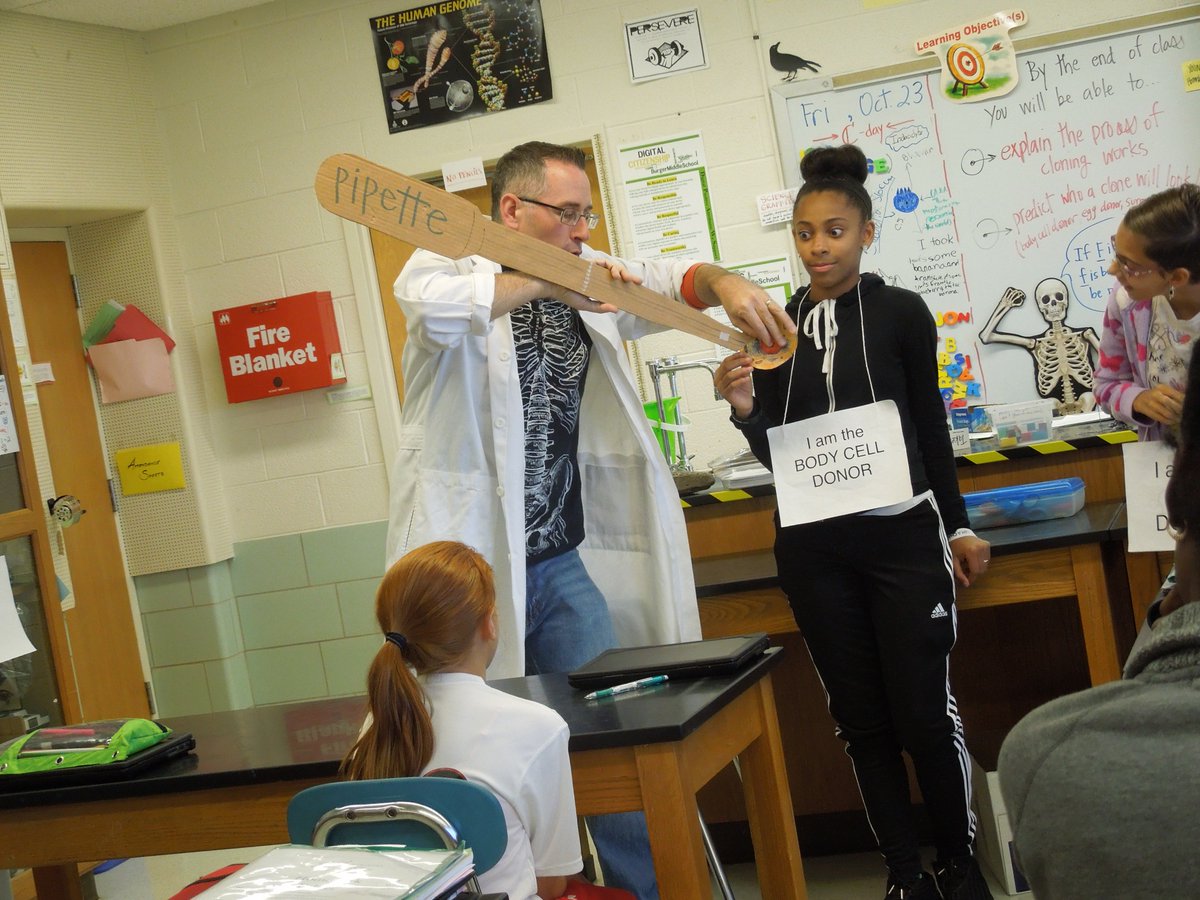 rhsciyoung's tweet image. Cloning a 7th grader always entertains &amp;amp; (hopefully) educates! #sciencemodels @BurgerMidSchool @aluehmann