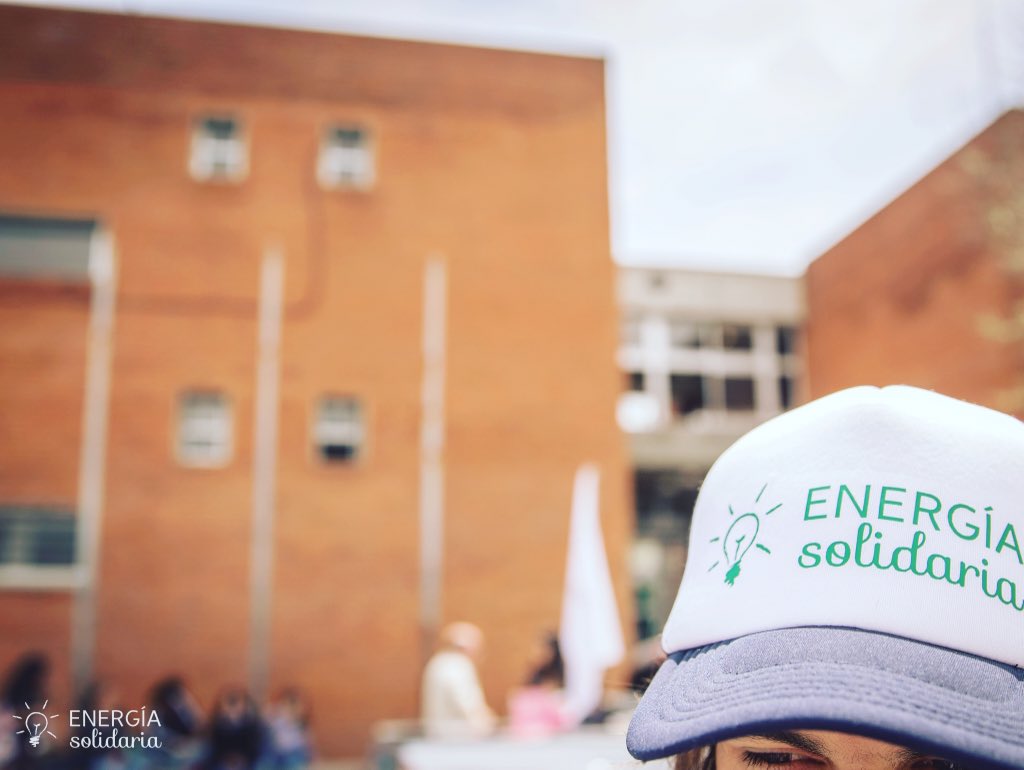 e_solidariauy's tweet photo. @e_solidariauy Repartimos miles de Cuadernolas en Liceos de Florida, Casupá, Cardal, Sarandí 
#UruguayComunica https://t.co/TOefrGTtcX