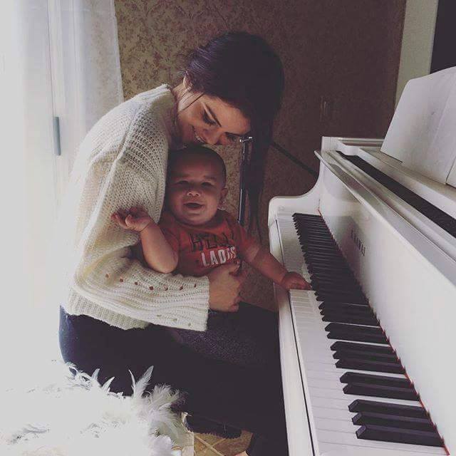 MyWorldIsSellyG's tweet photo. @selenagomez: Vaftiz oğlum LA'ya teyzesini görmeye geldi 😭☺ (Tia ispanyolca bir kelime Teyze, hala anlamına geliyor) https://t.co/s9bwdD91iz