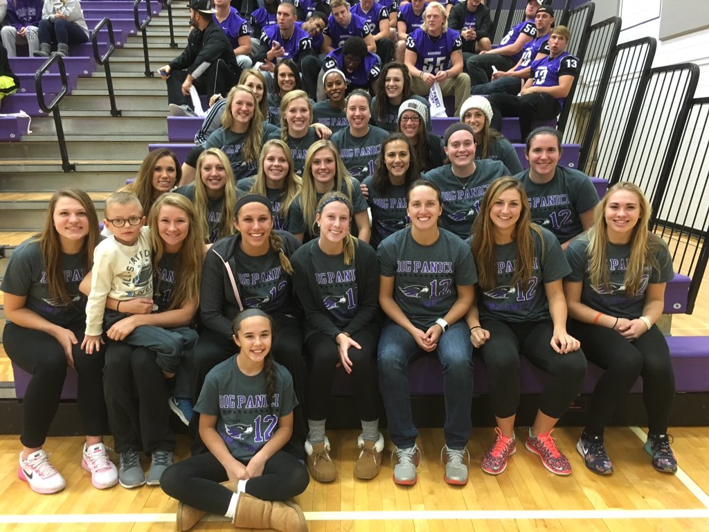UWWWomensHoops's tweet photo. The squad supporting the volleyball team tonight! #DigPanici https://t.co/3FqtYp4xO3