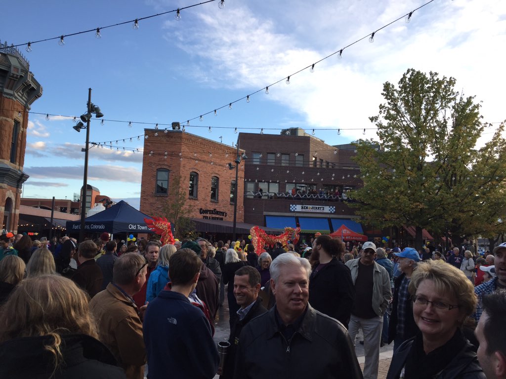 fortcollinsgov's tweet photo. Crowds gathering this evening to celebrate the Old Town Square renovation completion! #FoCoWeekends https://t.co/rVVrELIA4b
