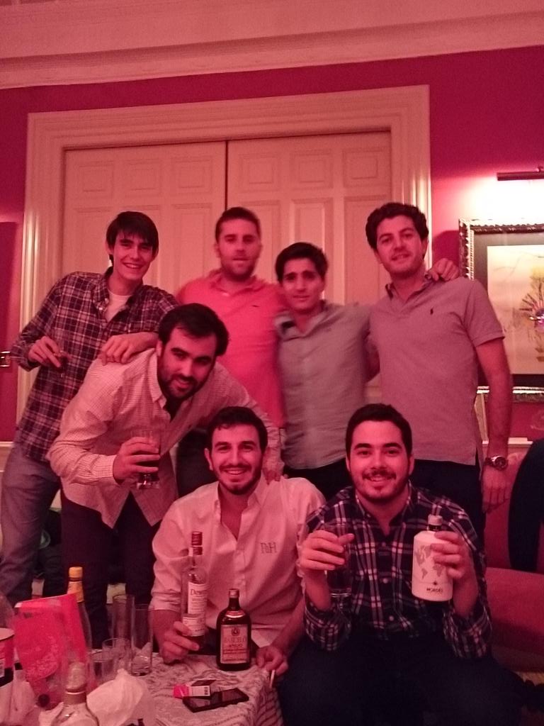 NaemUnited's tweet photo. En unas horas @NewTeam05 y nos la suda.. #lazaroyberta #lecomotolpotorro #evole #clasistas #sufragiocensitario https://t.co/DLmkIFqYcZ