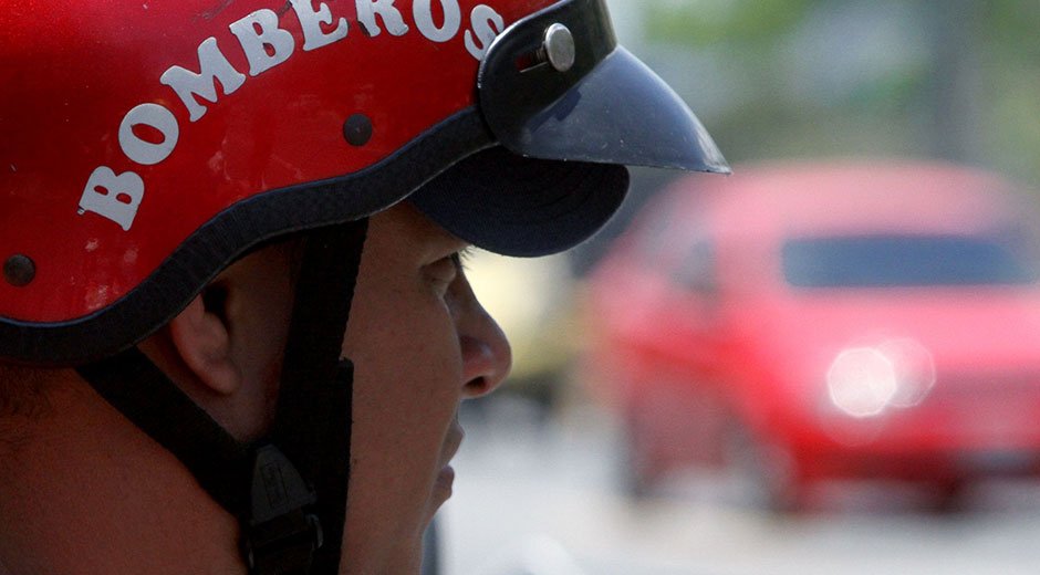 globovision's tweet photo. Se incendió una empresa en la zona industrial de El Recreo https://t.co/VrlGA9C6bC https://t.co/0s8xB8oOJ5