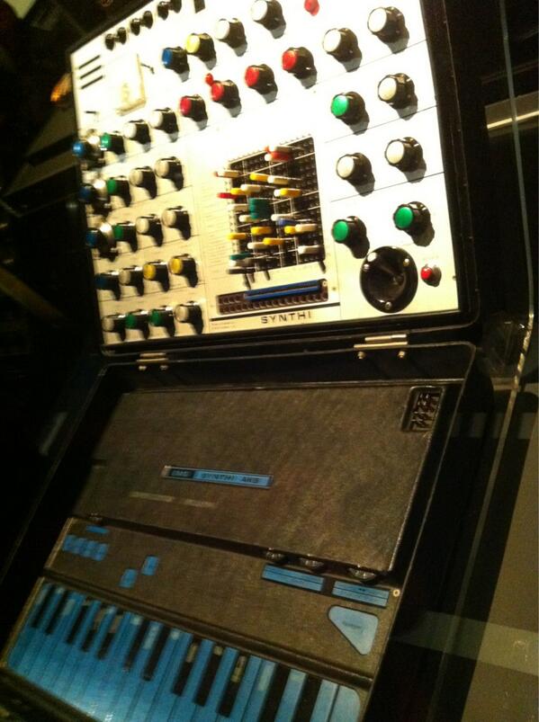 dark_shark's tweet photo. EMS Synthi used by Brian Eno on Low, "Heroes" and Lodger and subsequently given to David Bowie https://t.co/QVWwa2T2uh