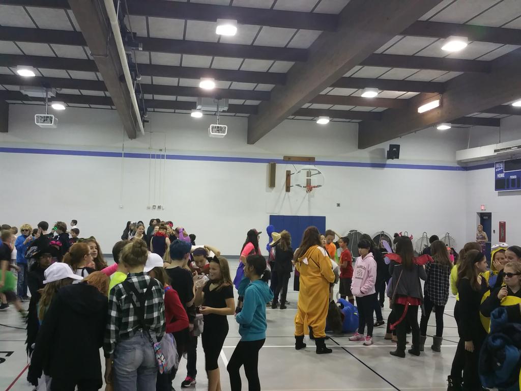 Getting ready for the costume contest!