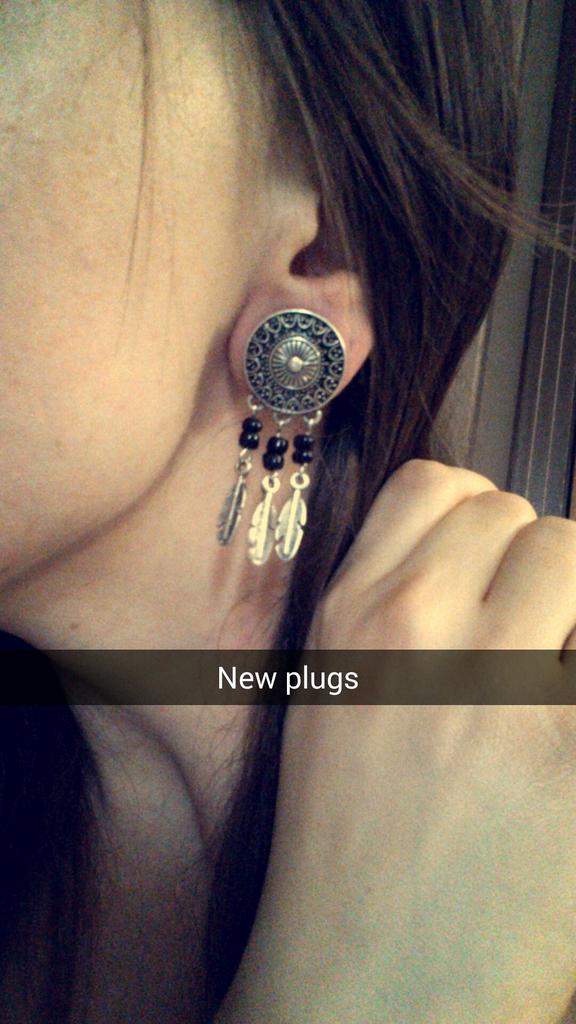 w0w_0kay's tweet photo. I'm totally #styllish with my #newplugs lol https://t.co/r6MiL4LmsQ